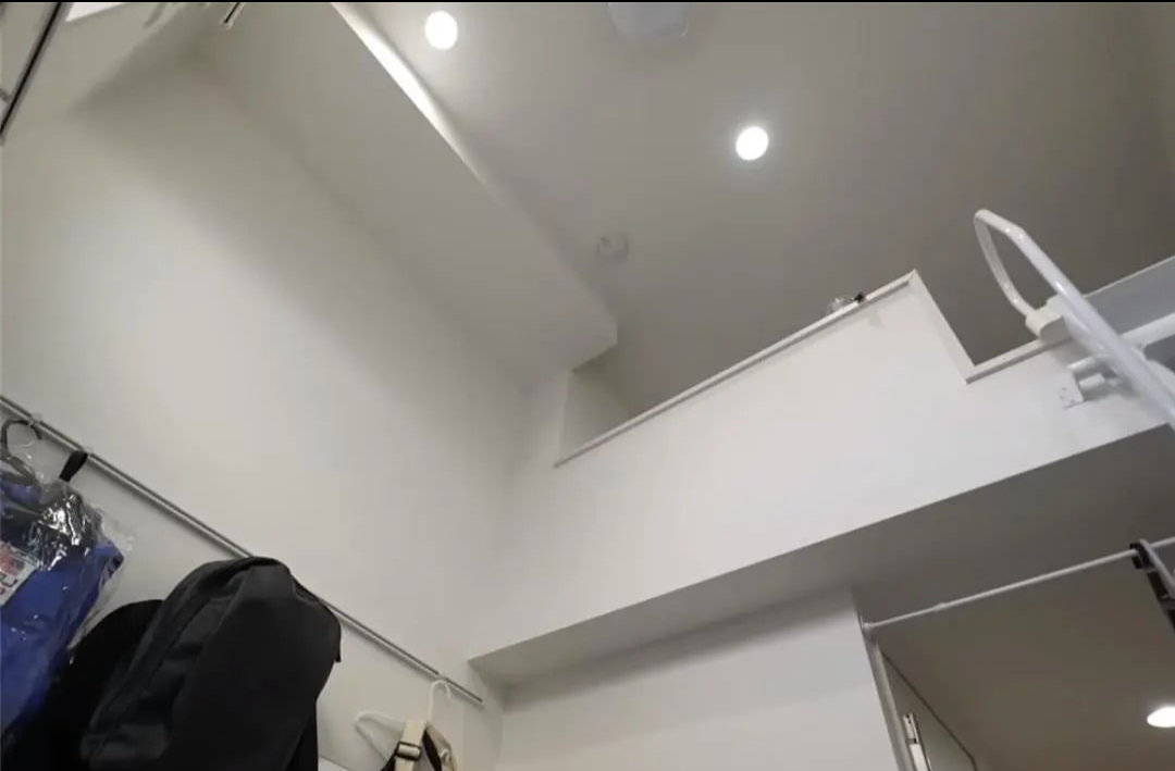 Căn phòng 8m² gây sốc giữa Hồng Kông, nhỏ như hộp diêm nhưng chủ nhân khẳng định: Không muốn xa rời- Ảnh 16.