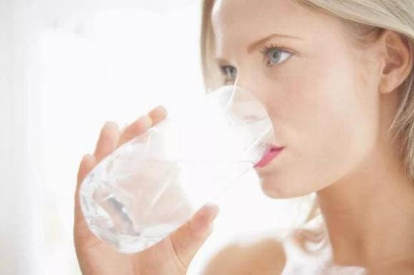 8-thoi-quen-xau-gay-lao-hoa-o-phu-nu-ngoisaovn-w640-h427 1 lão hoá