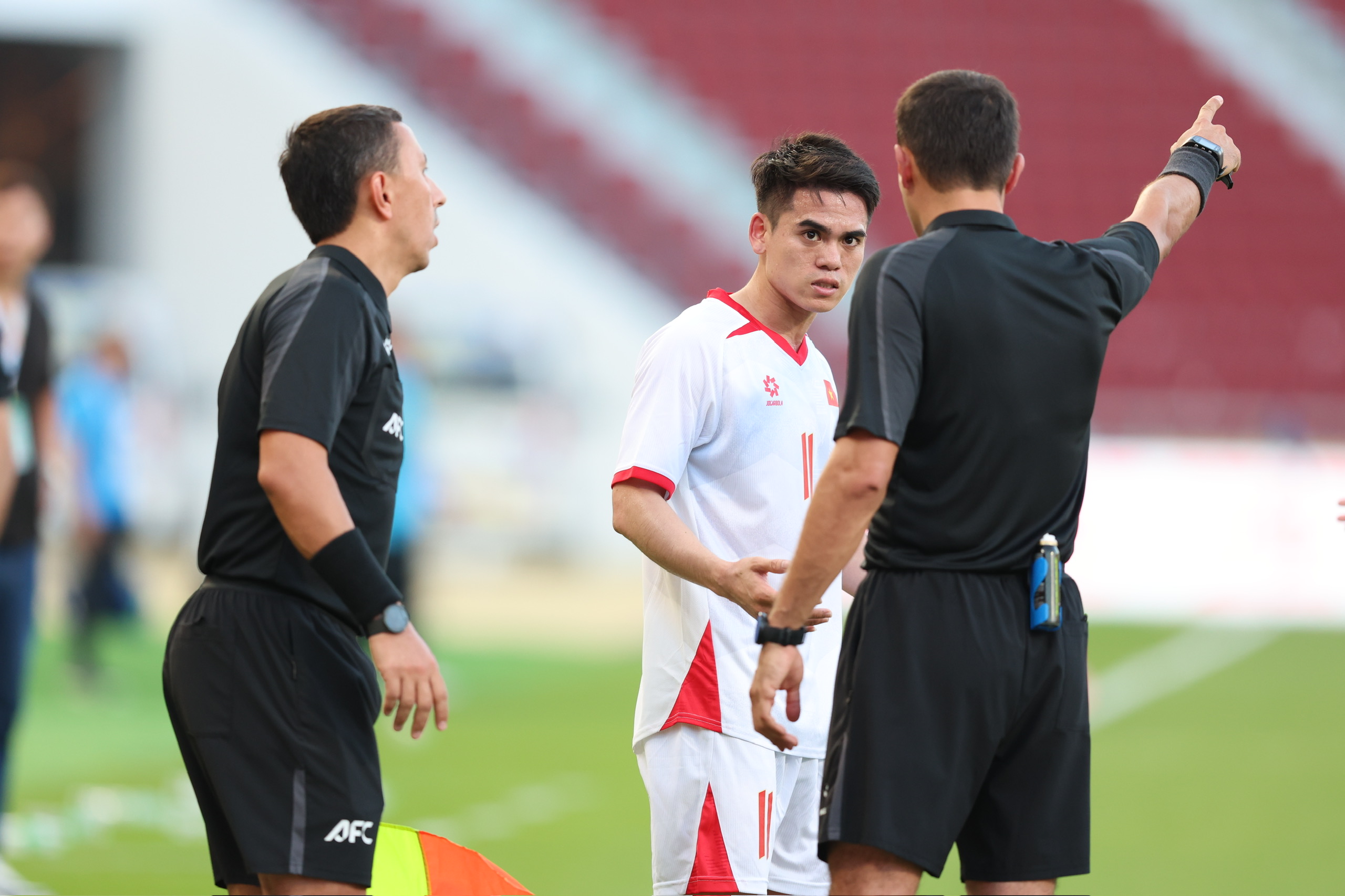 Clip bàn thắng gây tranh cãi của Nguyễn Đình Bắc tại SEA Games 33 6 Clip bàn thắng gây tranh cãi của Nguyễn Đình Bắc tại SEA Games 33 - Ảnh 6.