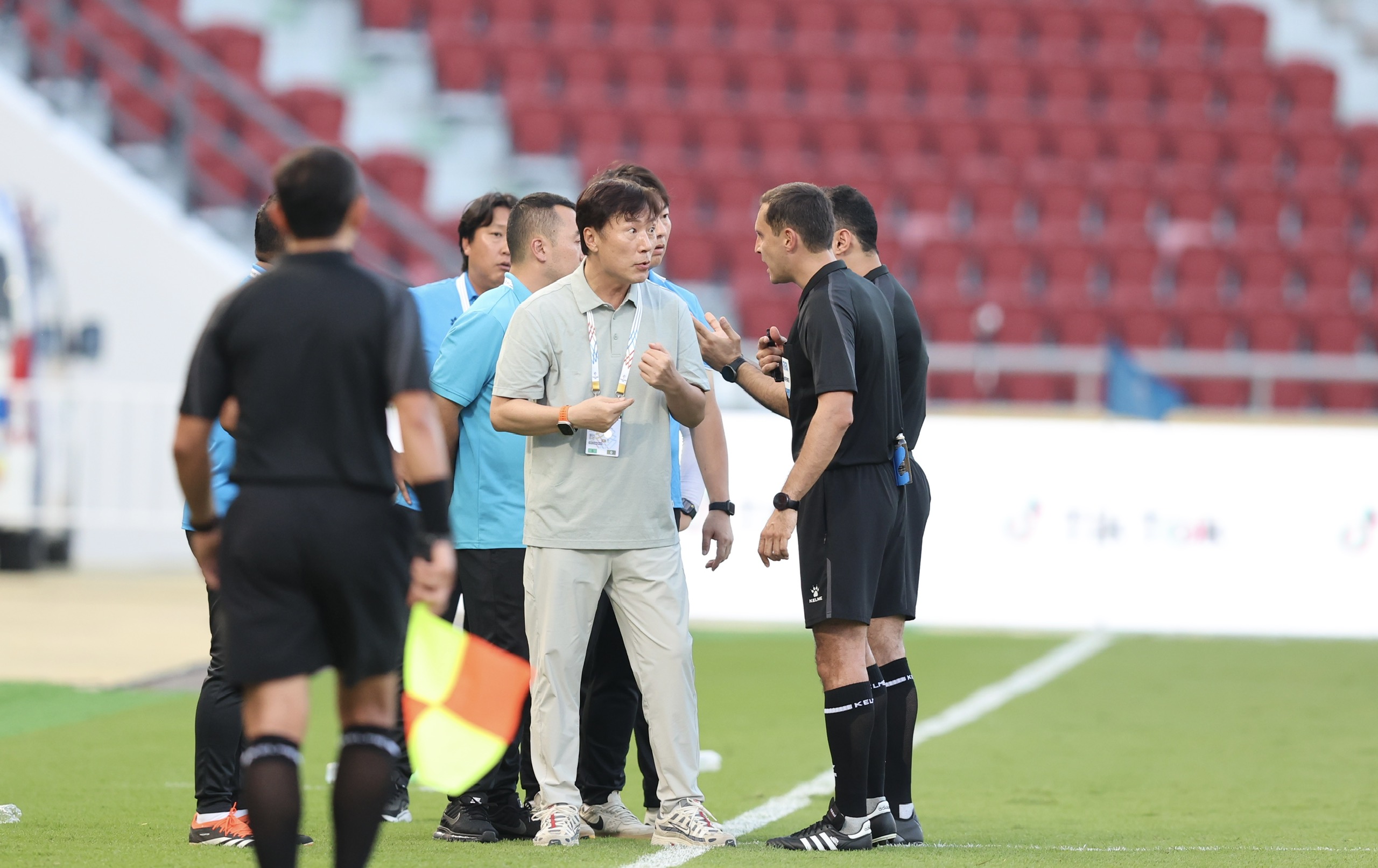 Clip bàn thắng gây tranh cãi của Nguyễn Đình Bắc tại SEA Games 33 7 Clip bàn thắng gây tranh cãi của Nguyễn Đình Bắc tại SEA Games 33 - Ảnh 7.