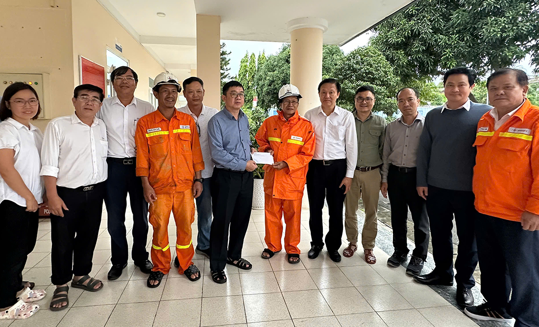 Tổng giám đốc EVNNPT thăm hỏi đơn vị bị ảnh hưởng thiên tai tại Khánh Hòa- Ảnh 3.