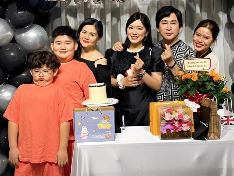 Trinh Trinh hết lòng yêu thương con riêng của chồng.