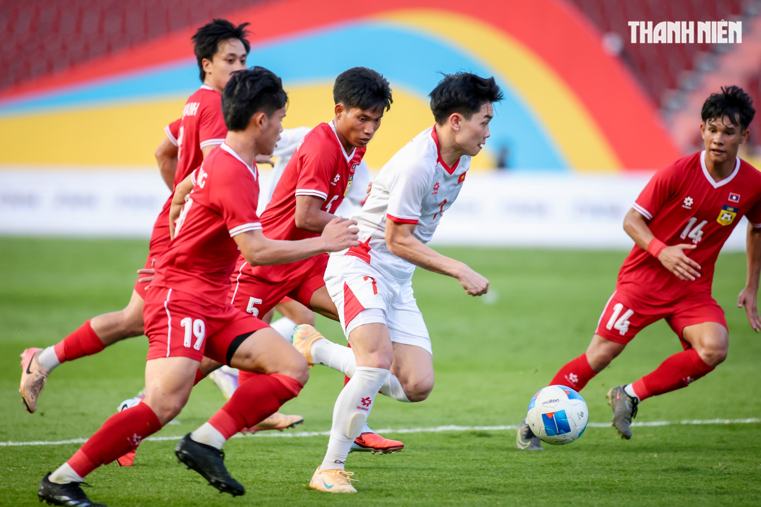 U.23 Việt Nam và những khởi nguồn giàu cảm xúc trên hành trình chinh phục HCV SEA Games 33- Ảnh 13. U.23 Việt Nam và những khởi nguồn giàu cảm xúc trên hành trình chinh phục HCV SEA Games 33- Ảnh 13.