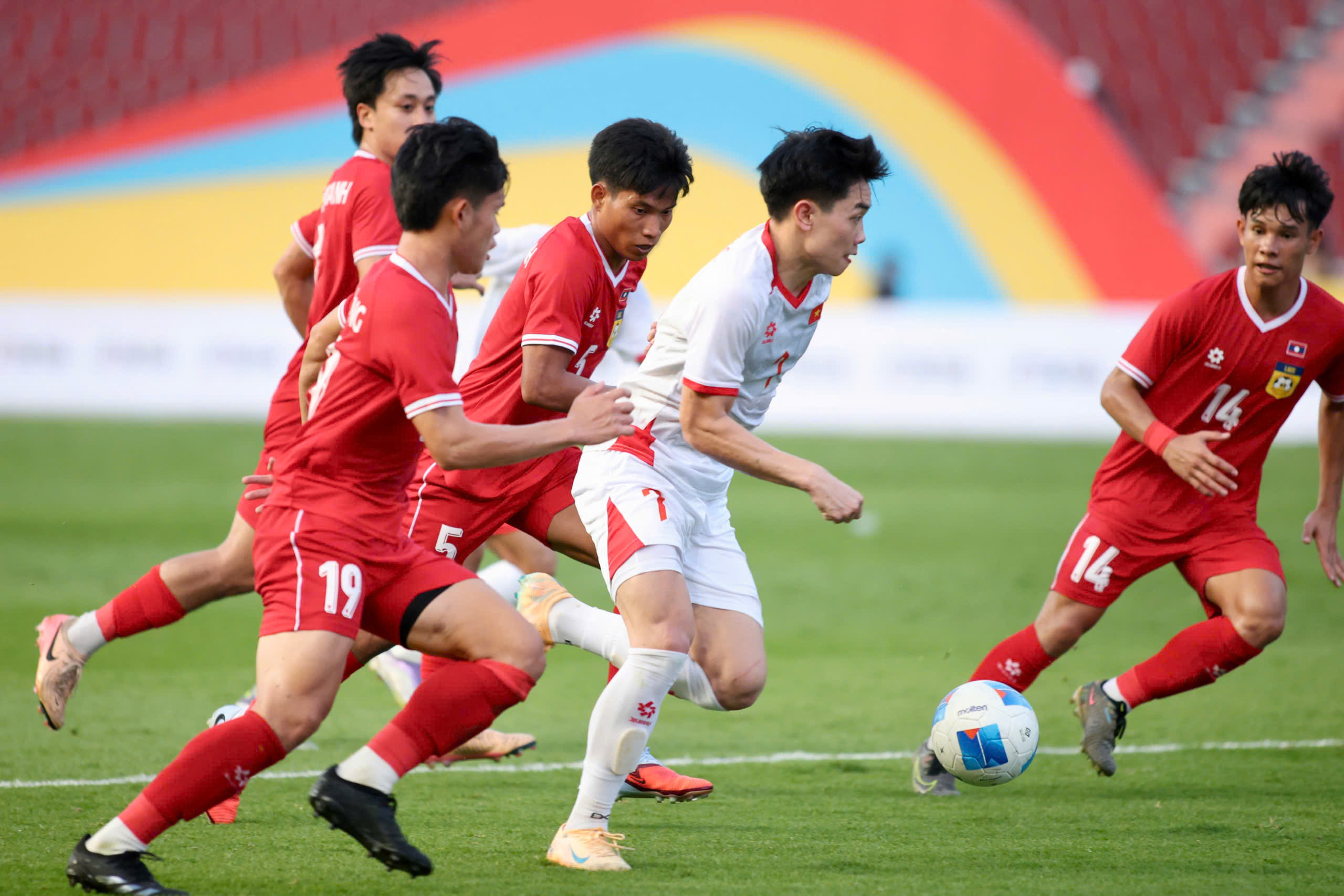 Truyền thông Malaysia mô tả cực kỹ Đình Bắc, nhận xét bất ngờ về U.23 Việt Nam- Ảnh 2.