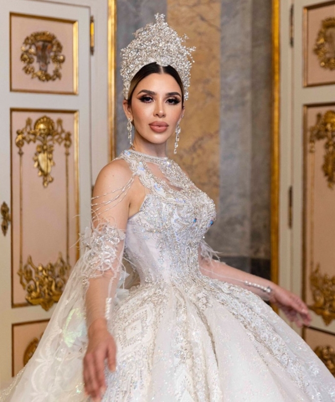 Emma Coronel Aispuro trình diễn áo cưới tại Tuần lễ thời trang Milan 2024. Ảnh: Nytimes