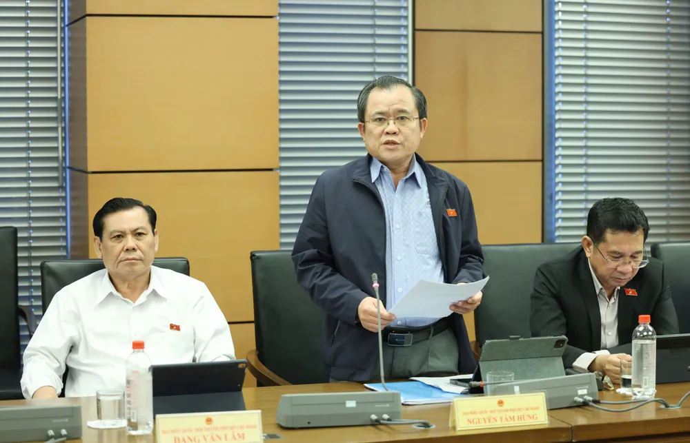 Đại biểu Nguyễn Tâm Hùng (TP.HCM) đề nghị xem xét nâng tỷ lệ vốn chủ sở hữu tối thiểu để sàng lọc nhà đầu tư yếu năng lực. Ảnh: QUANG PHÚC z7288986397829_b23736f326247832ea7cd3ae05d1d0ee.jpg