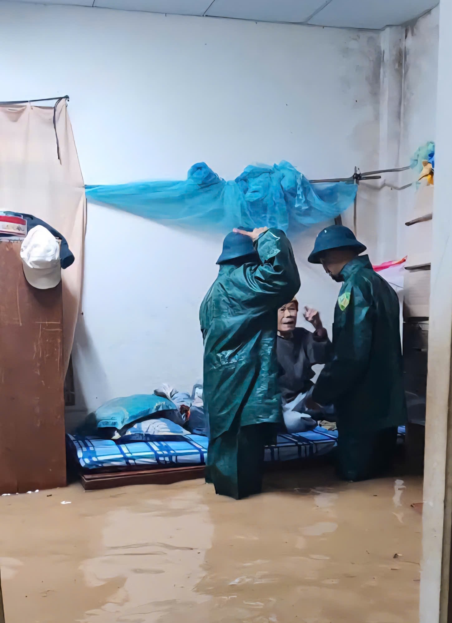 Mưa lớn lại sạt lở đèo Mimosa và các đèo, gây ngập lụt nặng nhiều nơi- Ảnh 8. Mưa lớn lại sạt lở đèo Mimosa và các đèo, gây ngập lụt nặng nhiều nơi- Ảnh 8.