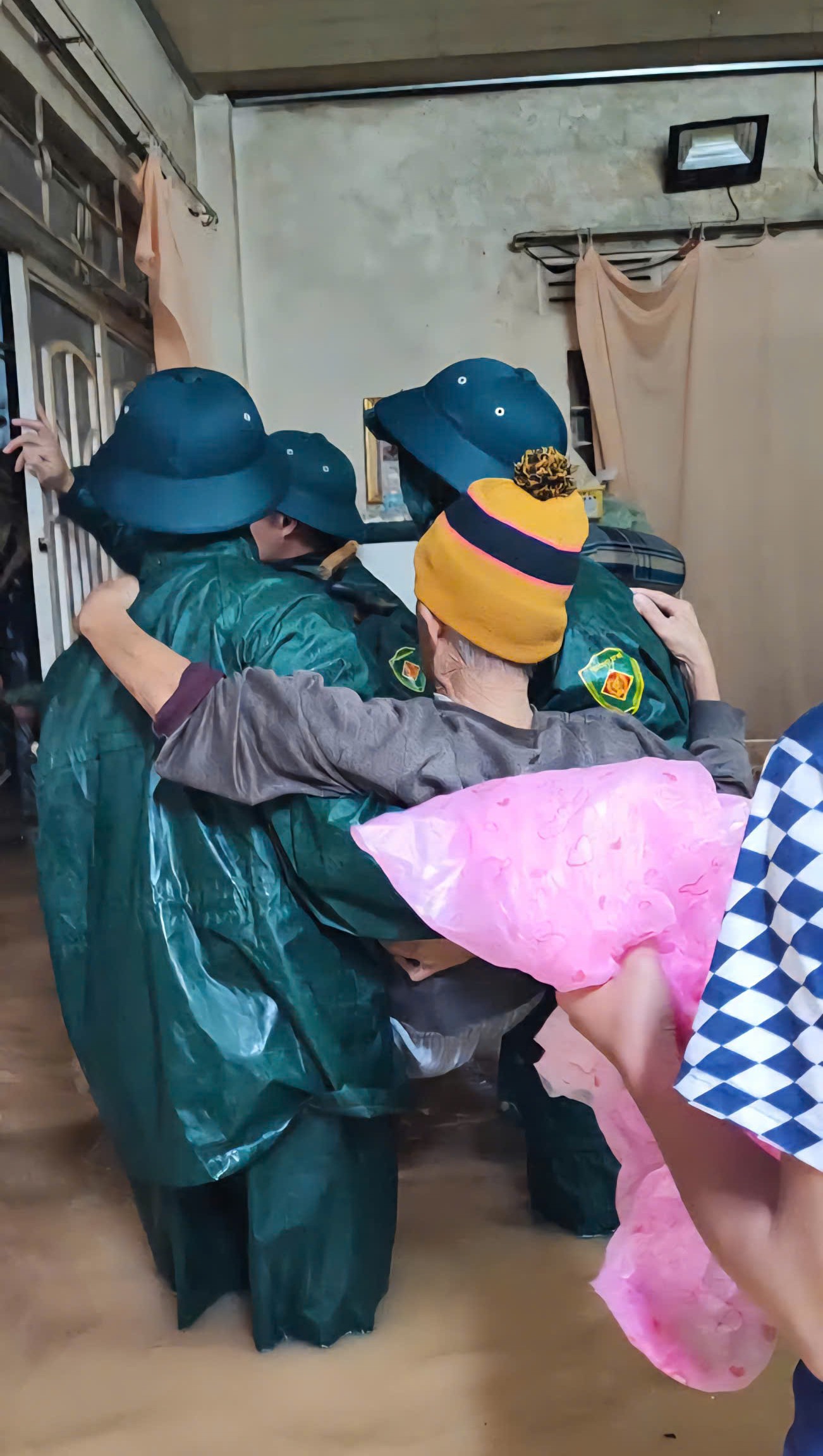 Mưa lớn lại sạt lở đèo Mimosa và các đèo, gây ngập lụt nặng nhiều nơi- Ảnh 9. Mưa lớn lại sạt lở đèo Mimosa và các đèo, gây ngập lụt nặng nhiều nơi- Ảnh 9.