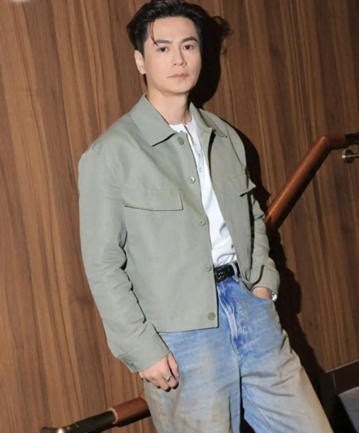 Chi tiêu hơn 330 triệu/tháng, nam diễn viên tiết lộ áp lực tài chính khi phải 