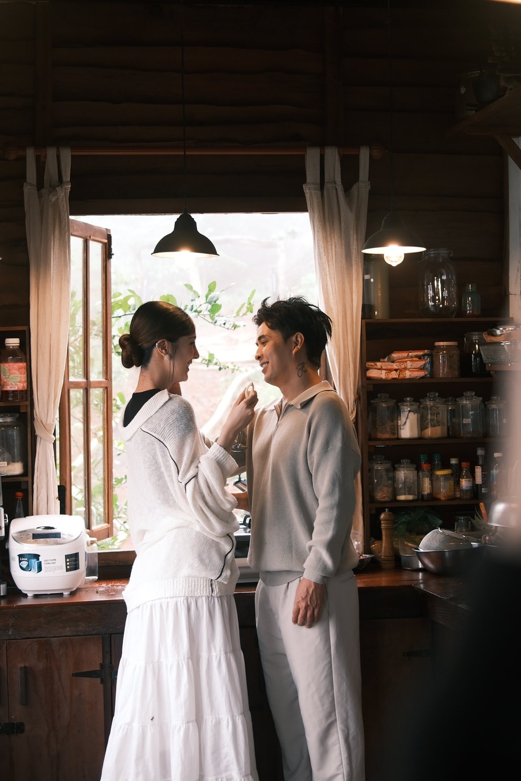 Vợ cao 1,8m nấu ăn gây sốt vì không giống ai, Hồ Quang Hiếu nói gì? - 3