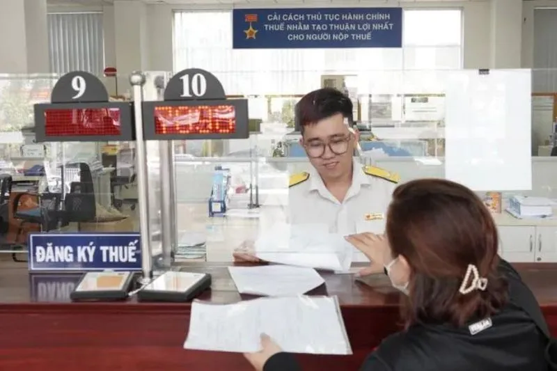 Một số chuyên gia cho rằng, giảm mức thuế suất ở bậc 2 và 3 sẽ giúp người dân giảm gánh nặng thuế. Ảnh: MINH TRÚC biểu thuế lũy tiến.jpg