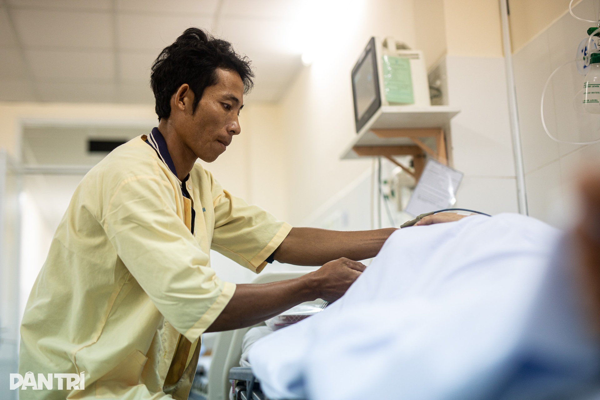 Hành trình chạy ghe đi sinh lúc 2h sáng và ca mổ cứu mẹ con tại Cần Giờ - 3 Hành trình chạy ghe đi sinh lúc 2h sáng và ca mổ cứu mẹ con tại Cần Giờ - 3