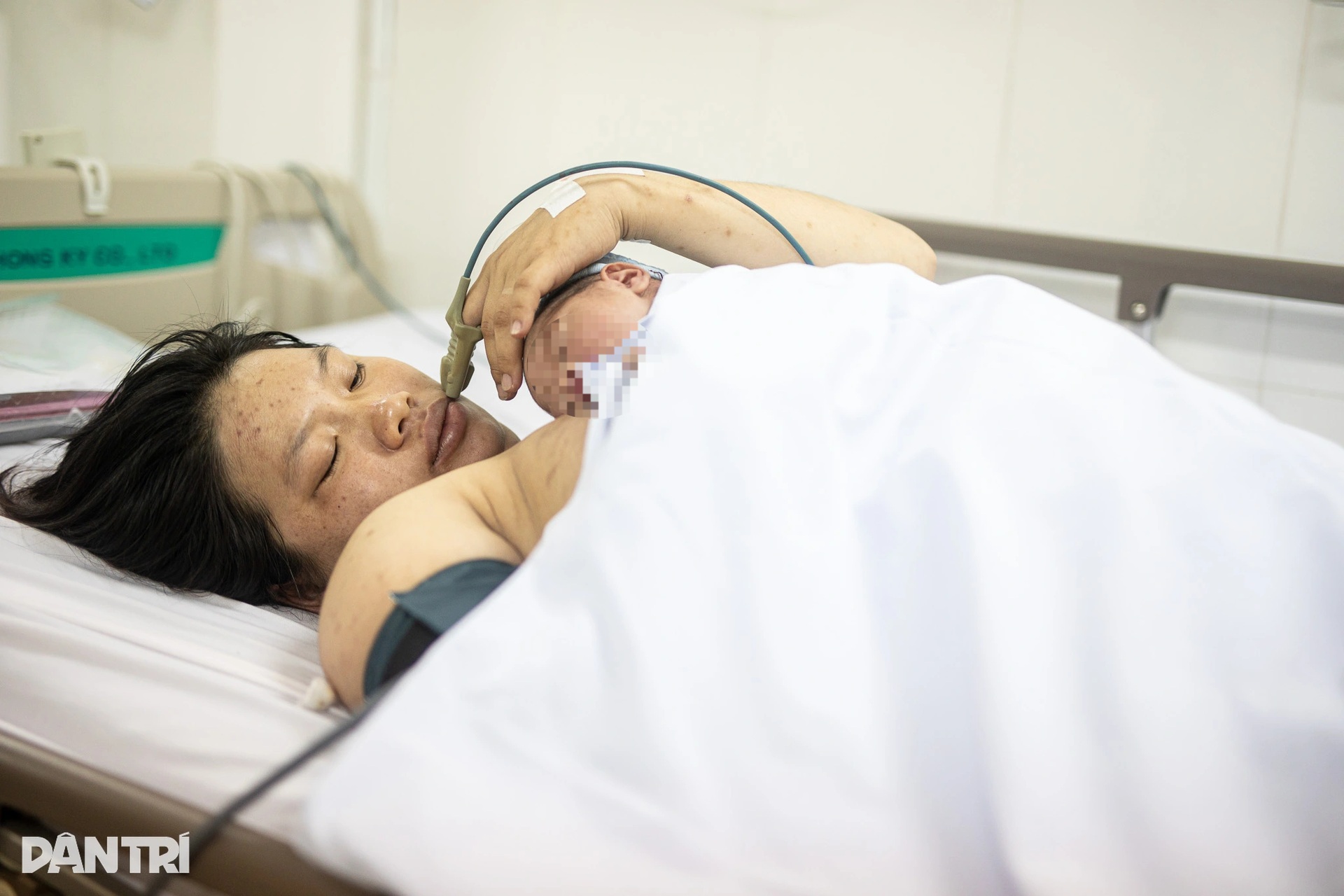 Hành trình chạy ghe đi sinh lúc 2h sáng và ca mổ cứu mẹ con tại Cần Giờ - 2 Hành trình chạy ghe đi sinh lúc 2h sáng và ca mổ cứu mẹ con tại Cần Giờ - 2