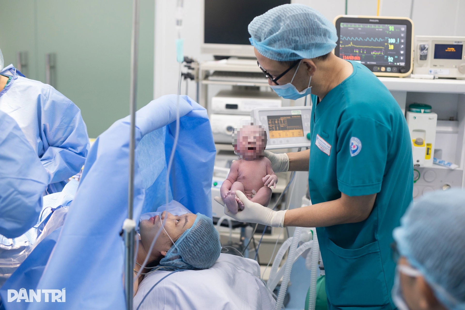 Hành trình chạy ghe đi sinh lúc 2h sáng và ca mổ cứu mẹ con tại Cần Giờ - 4 Hành trình chạy ghe đi sinh lúc 2h sáng và ca mổ cứu mẹ con tại Cần Giờ - 4