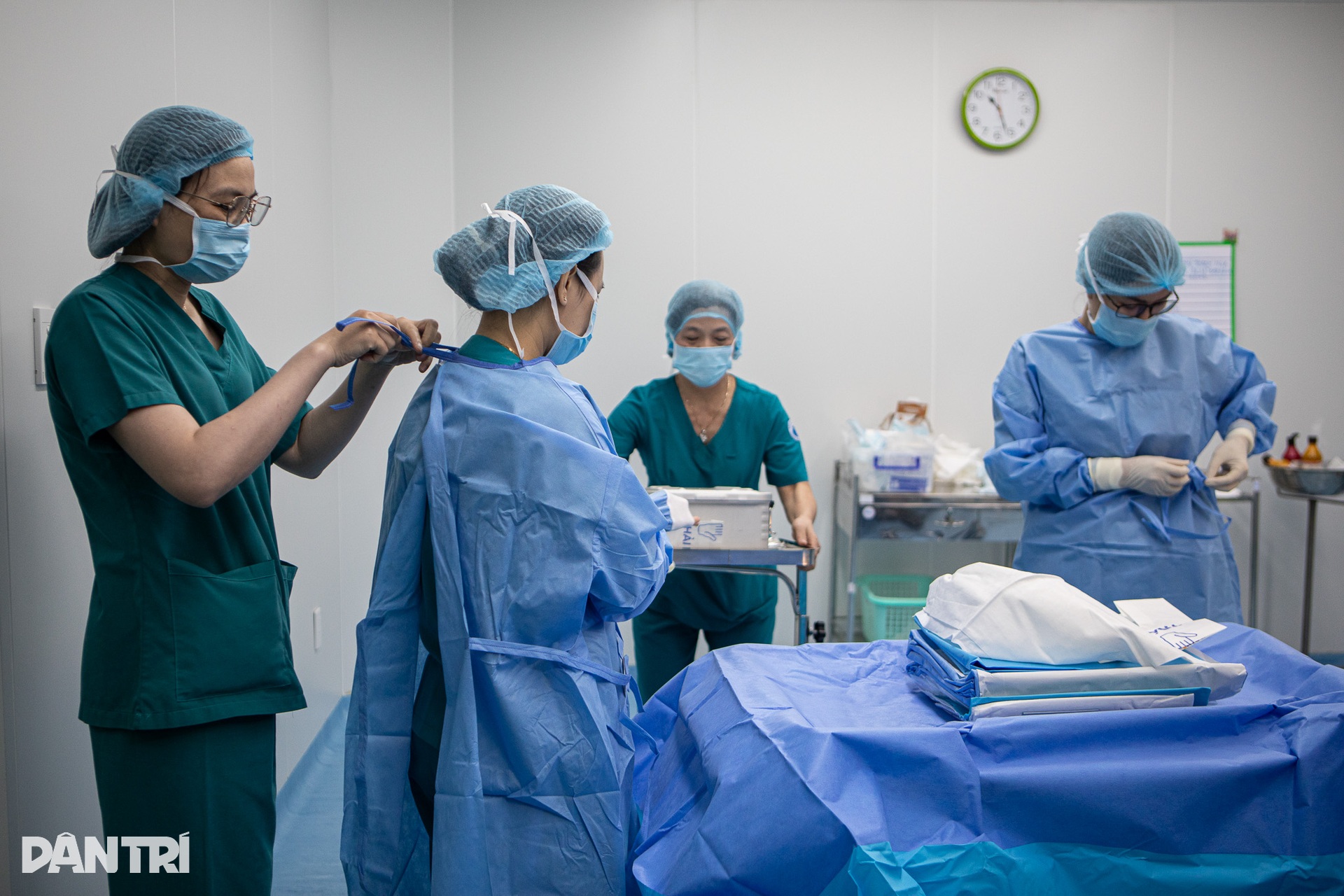 Hành trình chạy ghe đi sinh lúc 2h sáng và ca mổ cứu mẹ con tại Cần Giờ - 6 Hành trình chạy ghe đi sinh lúc 2h sáng và ca mổ cứu mẹ con tại Cần Giờ - 6