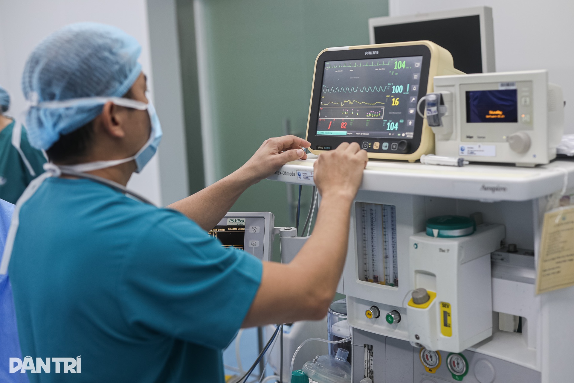 Hành trình chạy ghe đi sinh lúc 2h sáng và ca mổ cứu mẹ con tại Cần Giờ - 7 Hành trình chạy ghe đi sinh lúc 2h sáng và ca mổ cứu mẹ con tại Cần Giờ - 7