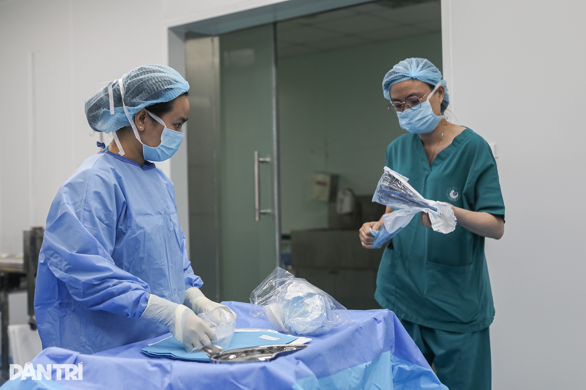 Hành trình chạy ghe đi sinh lúc 2h sáng và ca mổ cứu mẹ con tại Cần Giờ - 8 Hành trình chạy ghe đi sinh lúc 2h sáng và ca mổ cứu mẹ con tại Cần Giờ - 8