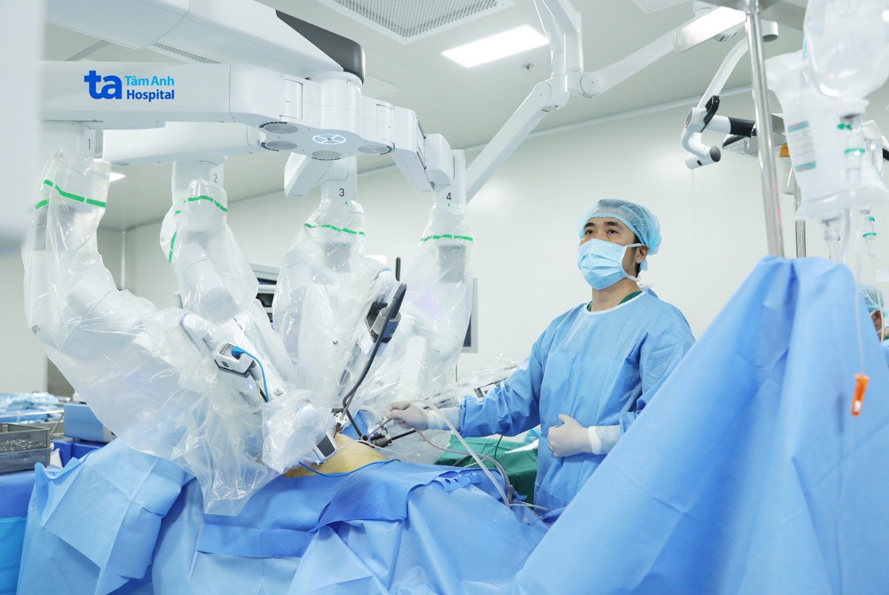 Ngành ngoại khoa Việt Nam thay đổi diện mạo từ công nghệ 'siêu robot' - Ảnh 3.