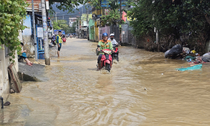 Ngập tại khu vực thôn Trung, phường Bắc Nha Trang. Ảnh: Trung Ngọc
