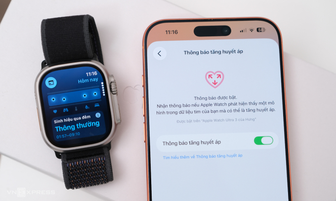 Apple Watch Ultra 3 kết nối iPhone 17 Pro Max đã bật tính năng cảnh báo huyết áp cao. Ảnh: Tuấn Hưng