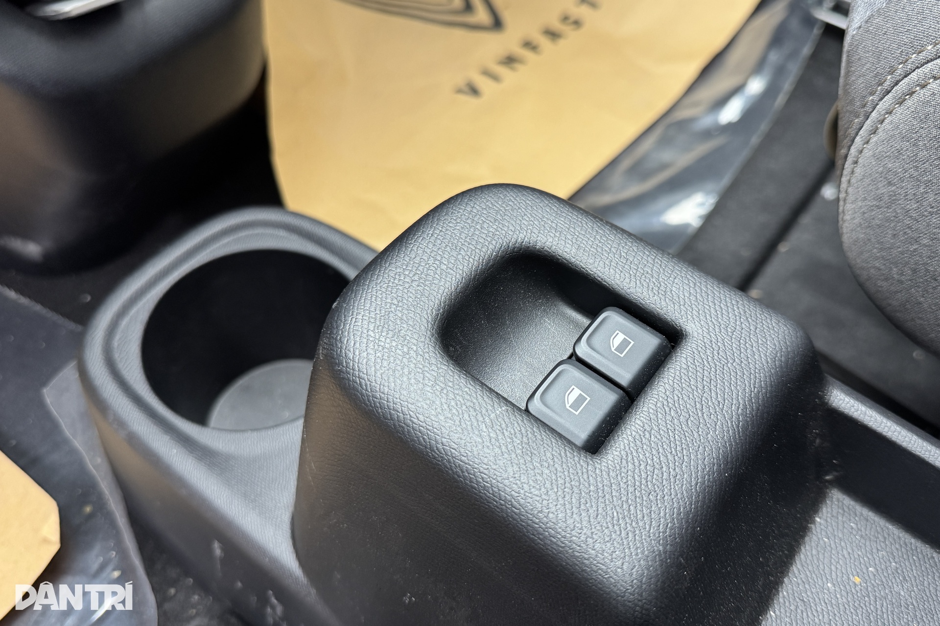 “Soi” ô tô điện rẻ nhất của VinFast mới về đại lý, có điểm nhỉnh hơn VF 3 - 12