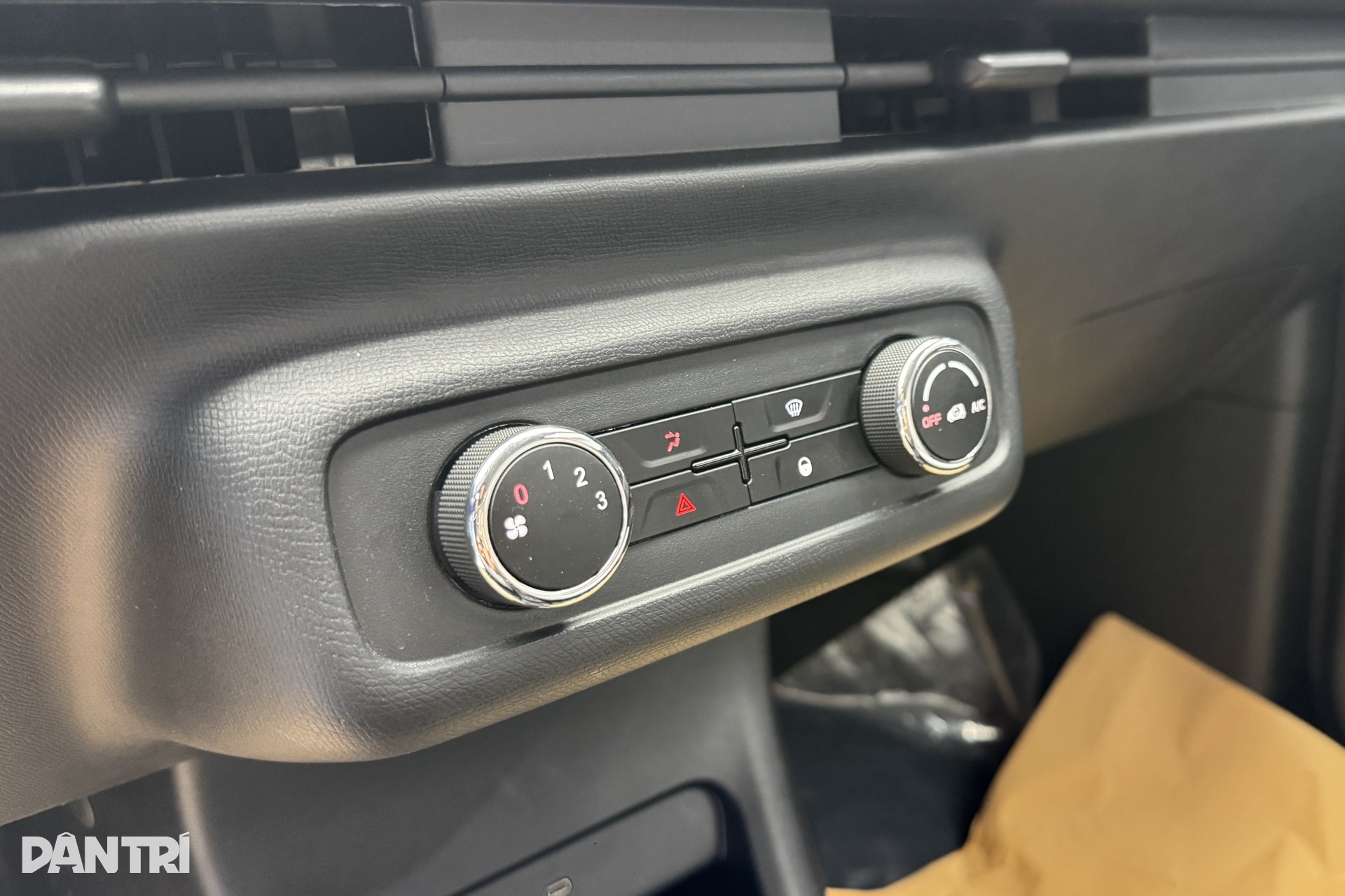 “Soi” ô tô điện rẻ nhất của VinFast mới về đại lý, có điểm nhỉnh hơn VF 3 - 11