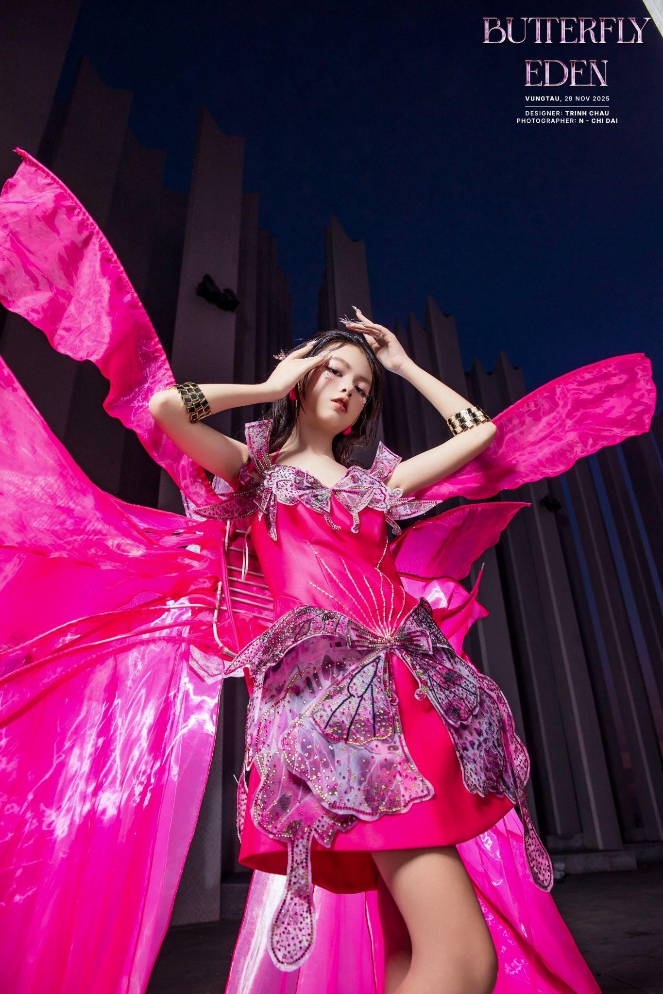 Vedette Sumi Hoàng Kim rực sáng trong Butterfly Eden tại Ocean Fest Fashion Show 2025 5 sumi-hoang-kim4-1764822529.jpg