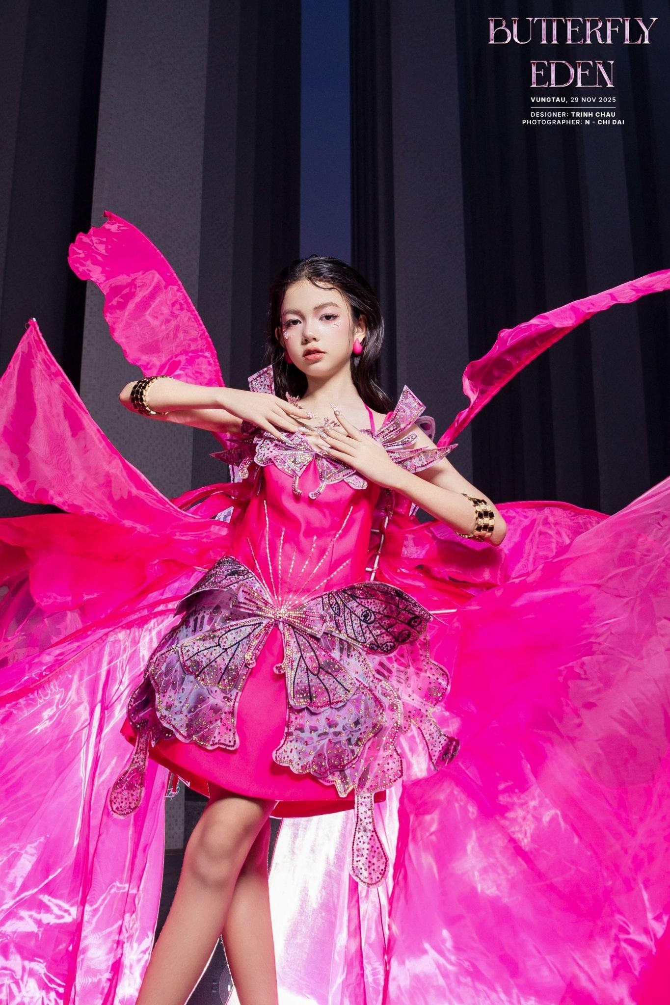 Vedette Sumi Hoàng Kim rực sáng trong Butterfly Eden tại Ocean Fest Fashion Show 2025 7 sumi-hoang-kim6-1764822530.jpg