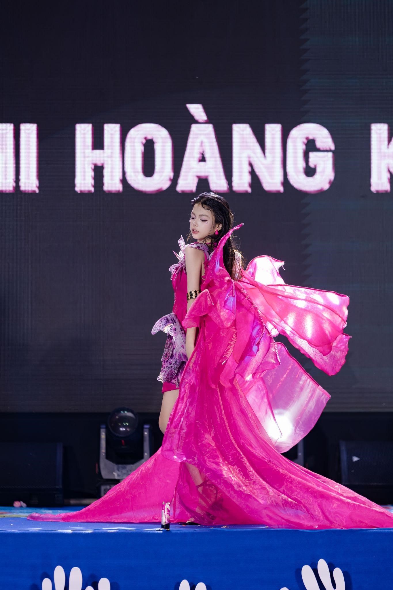 Vedette Sumi Hoàng Kim rực sáng trong Butterfly Eden tại Ocean Fest Fashion Show 2025 9 sumi-hoang-kim8-1764822529.jpg