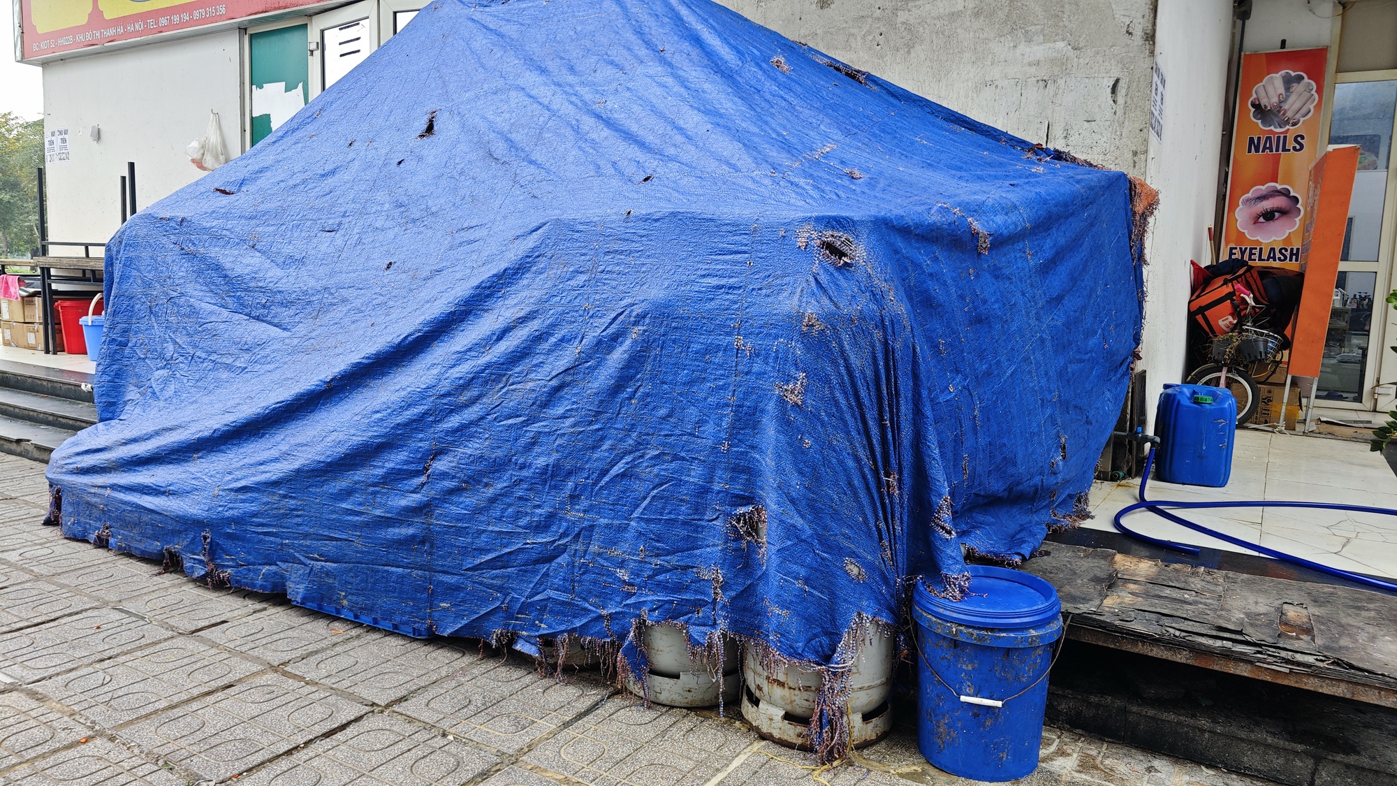 Nhân chứng kể lại khoảnh khắc nổ bình gas mini khiến 1 cô gái bị thương tại quán lẩu ở Hà Nội- Ảnh 2.