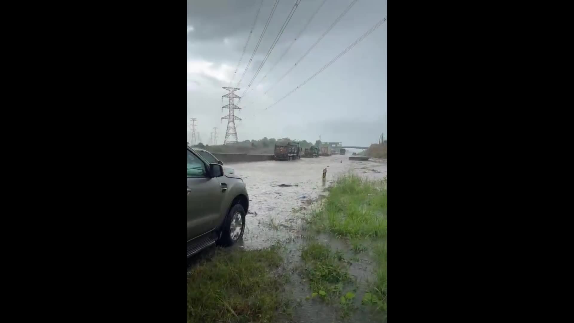 Cao tốc Dầu Giây – Phan Thiết bị ngập nước