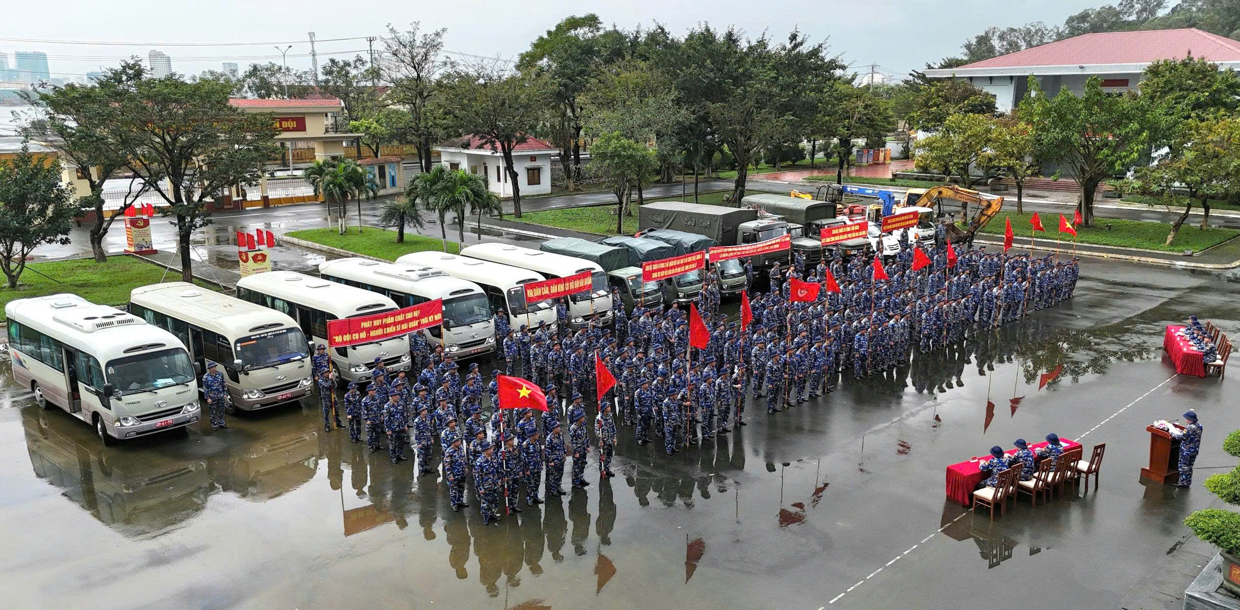 Bộ đội hải quân lên đường xây nhà cho người dân vùng lũ Bình Định cũ 2 Chiến dịch Quang Trung - Ảnh 2.