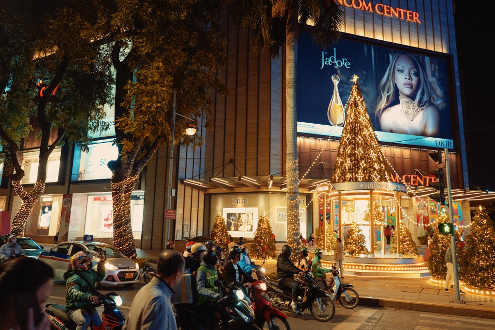 2,3 triệu lượt khách tới Vincom Black Friday 2025 - 5