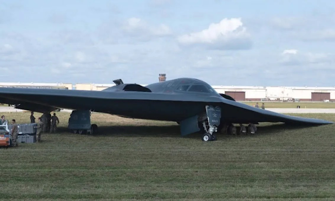 Oanh tạc cơ B-2 biệt danh Spirit of Georgia bị sập càng tại căn cứ Whiteman năm 2021. Ảnh: USAF