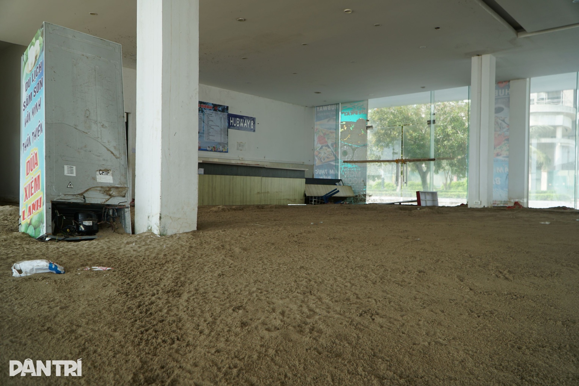 Loạt công trình FLC chuyển giao cho Sầm Sơn tơi tả, hoang tàn trên bãi biển - 5