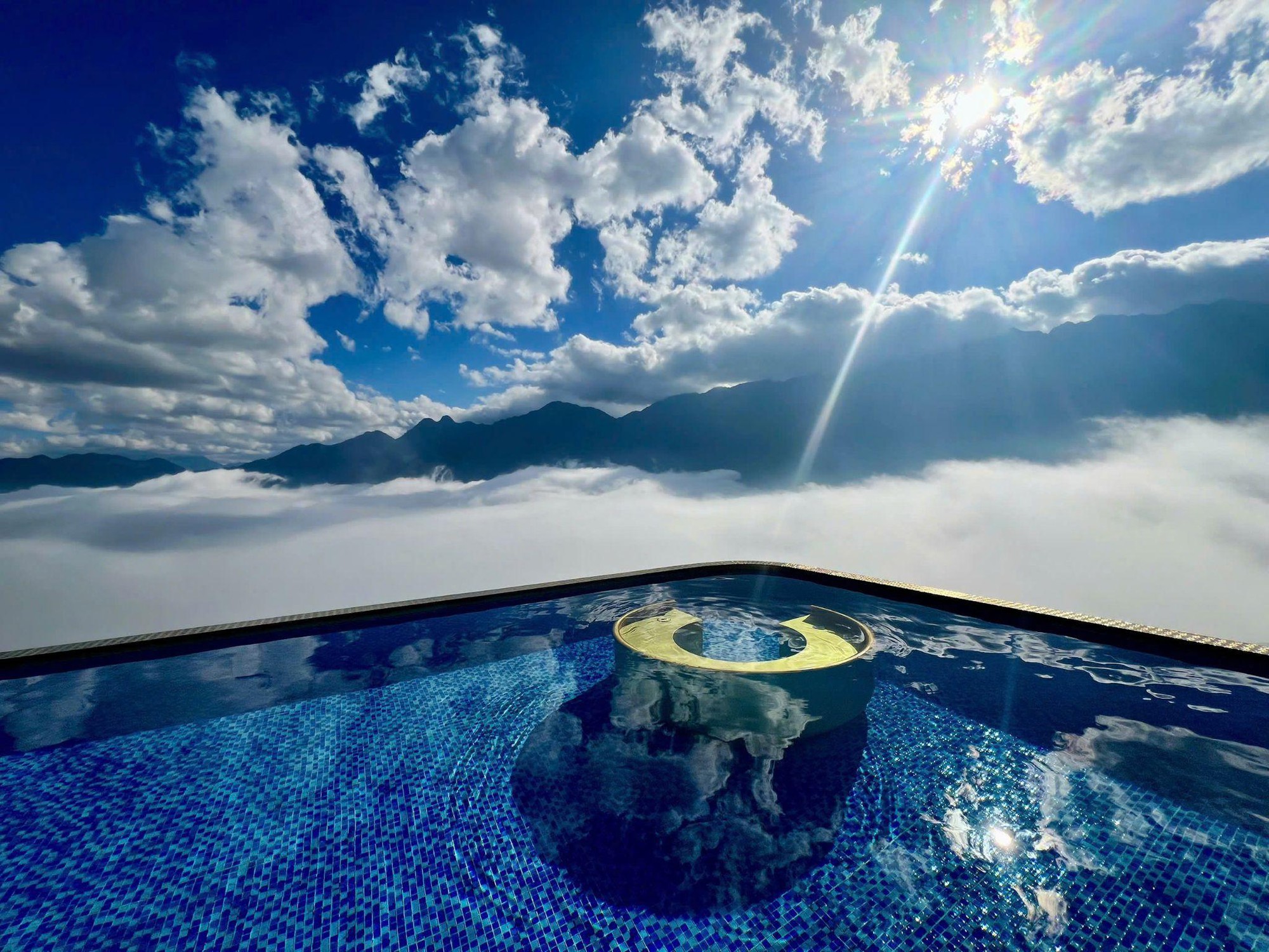 Trải nghiệm view núi chưa từng có tại bể bơi vô cực Pistachio- Ảnh 2. Trải nghiệm view núi chưa từng có tại bể bơi vô cực Pistachio- Ảnh 2.