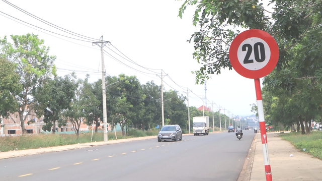 Biển báo 20 km/giờ ở Đồng Nai: Đề nghị tháo dỡ toàn bộ- Ảnh 4.