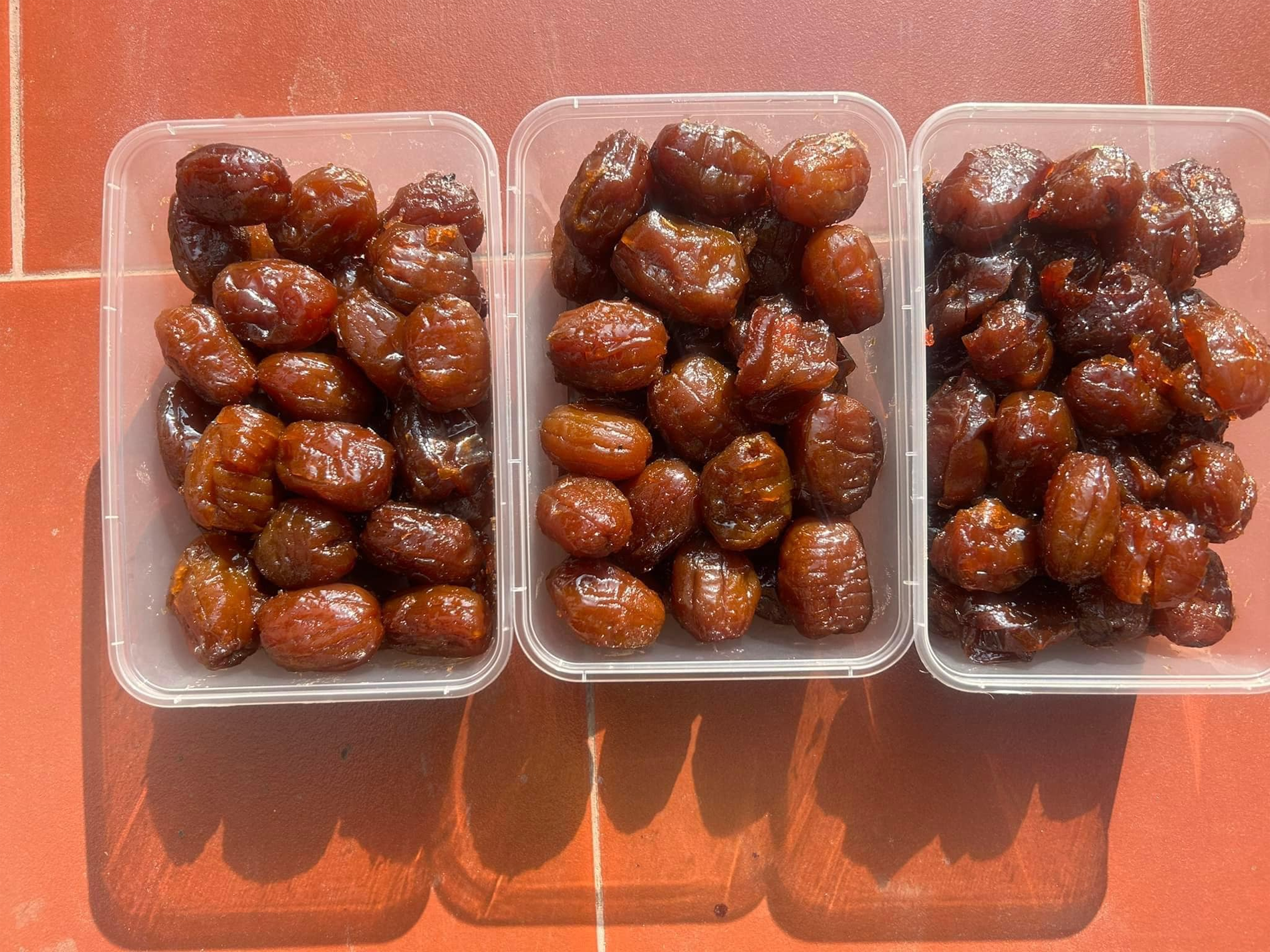 Táo muối ăn ngay hoặc làm mứt đều ngon. Ảnh: Nguyễn Thị Hoàng Mai