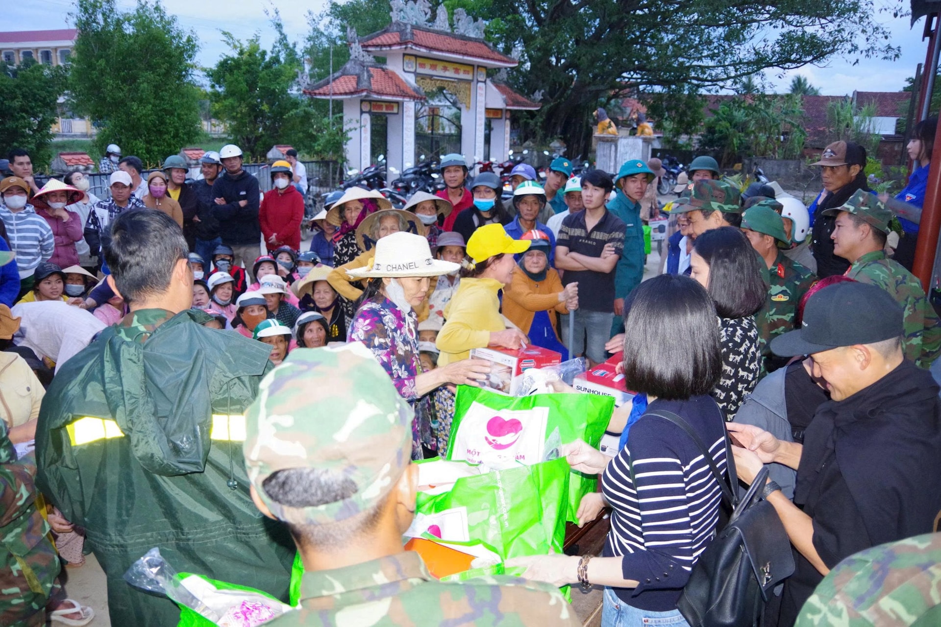 1764835439 957 Khi nhung nguoi tu te gap nhau dung luc