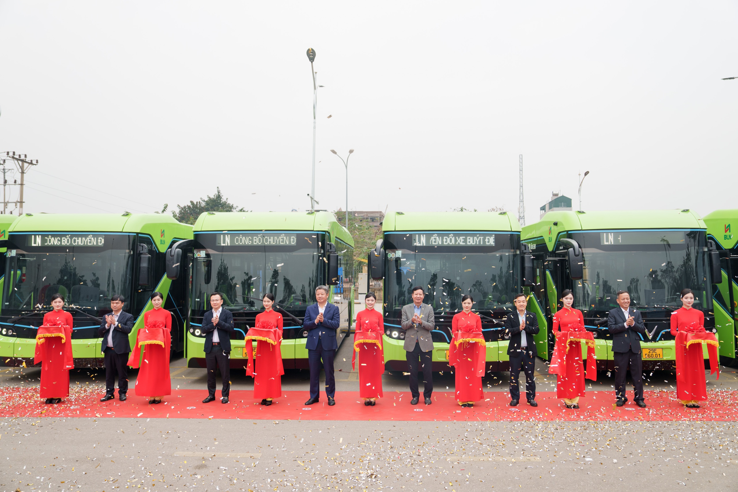 Doanh nghiệp Hà Nội đầu tư 400 tỉ đồng chuyển đổi 100 % sang xe buýt điện - Ảnh 2.