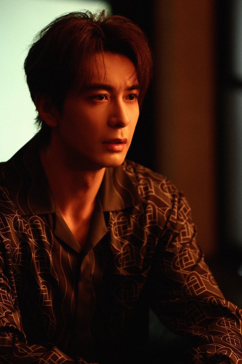 Đất Xanh Sinh Cú: Phim hot nhưng lượt xem lao dốc, Địch Lệ Nhiệt Ba "vướng dớp" đóng vai gì cũng thất bại 9 Trần Tinh Húc là người duy nhất được fan của Nhiệt Ba ủng hộ khi vào vai Viêm Thác, song vẫn không tạo được chemistry với cô.