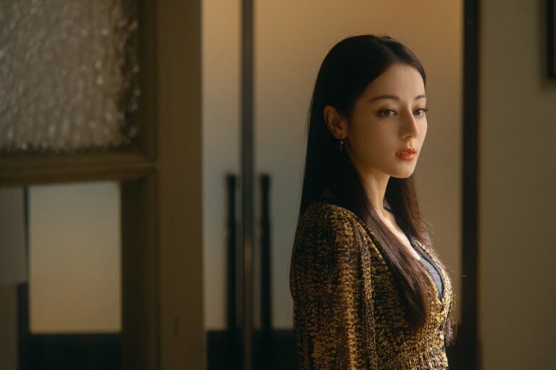 Đất Xanh Sinh Cú: Phim hot nhưng lượt xem lao dốc, Địch Lệ Nhiệt Ba "vướng dớp" đóng vai gì cũng thất bại 10 Dù đã nỗ lực thử sức với nhiều đề tài khác nhau, Nhiệt Ba chưa từng sở hữu bất kỳ tác phẩm bạo nào.