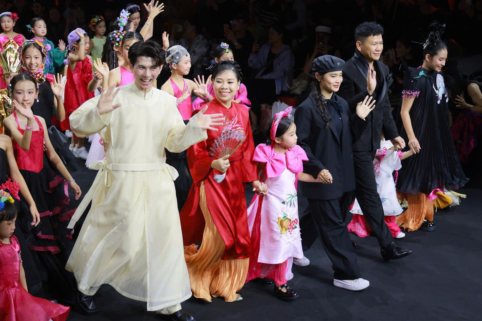 Vũ Lan Anh – Người đưa thời trang trẻ em Việt ra thế giới bằng trái tim của một người mẹ- Ảnh 3. Vũ Lan Anh – Người đưa thời trang trẻ em Việt ra thế giới bằng trái tim của một người mẹ- Ảnh 3.