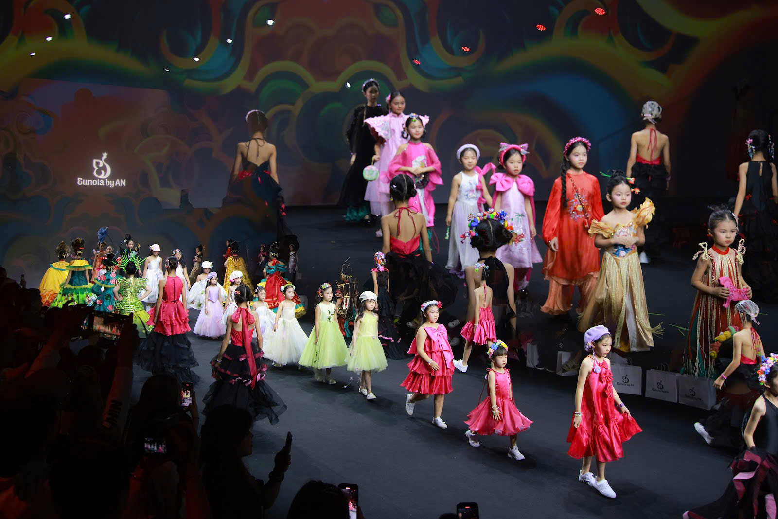 Vũ Lan Anh – Người đưa thời trang trẻ em Việt ra thế giới bằng trái tim của một người mẹ- Ảnh 4. Vũ Lan Anh – Người đưa thời trang trẻ em Việt ra thế giới bằng trái tim của một người mẹ- Ảnh 4.