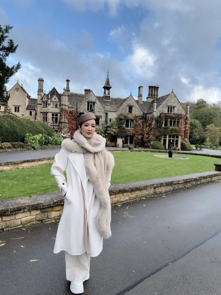 Giáng My dạo chơi làng cổ đẹp nhất nước Anh 6 Giáng My dạo chơi làng cổ đẹp nhất nước Anh - 5