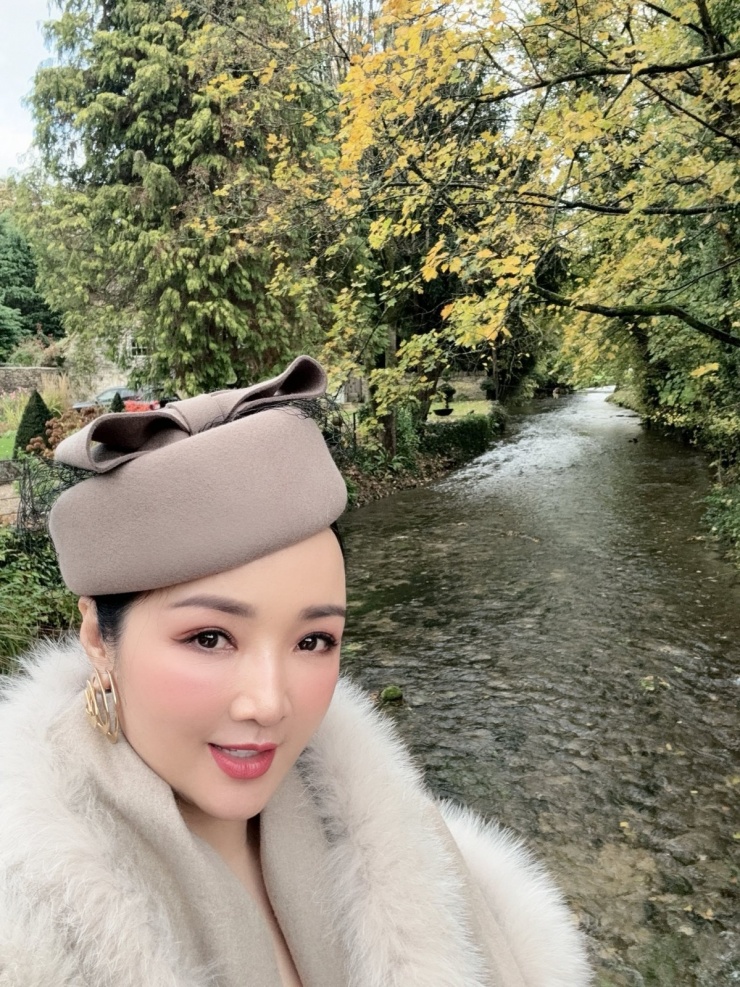 Giáng My dạo chơi làng cổ đẹp nhất nước Anh 7 Giáng My dạo chơi làng cổ đẹp nhất nước Anh - 6