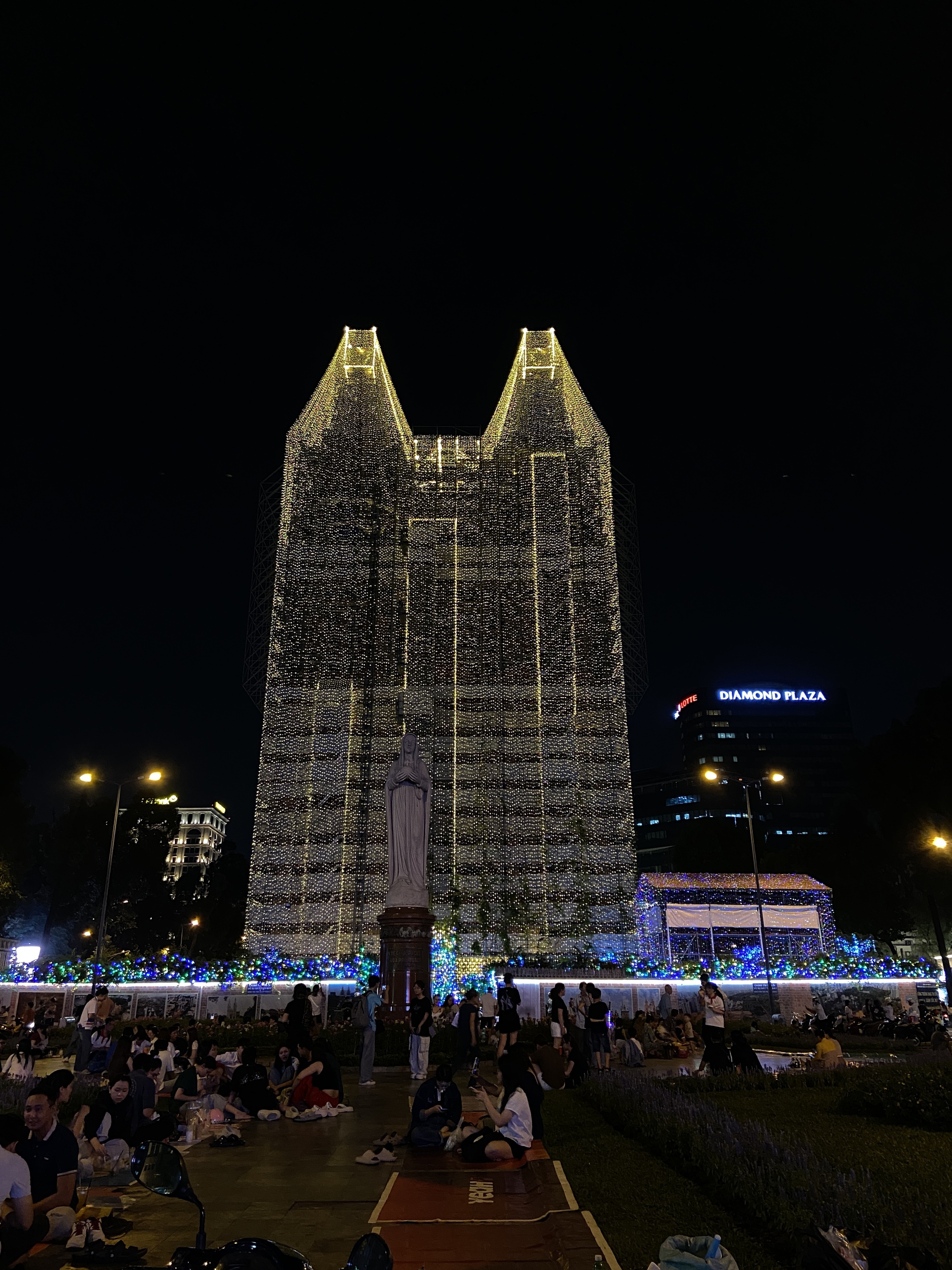 Nhà thờ Đức Bà quá 