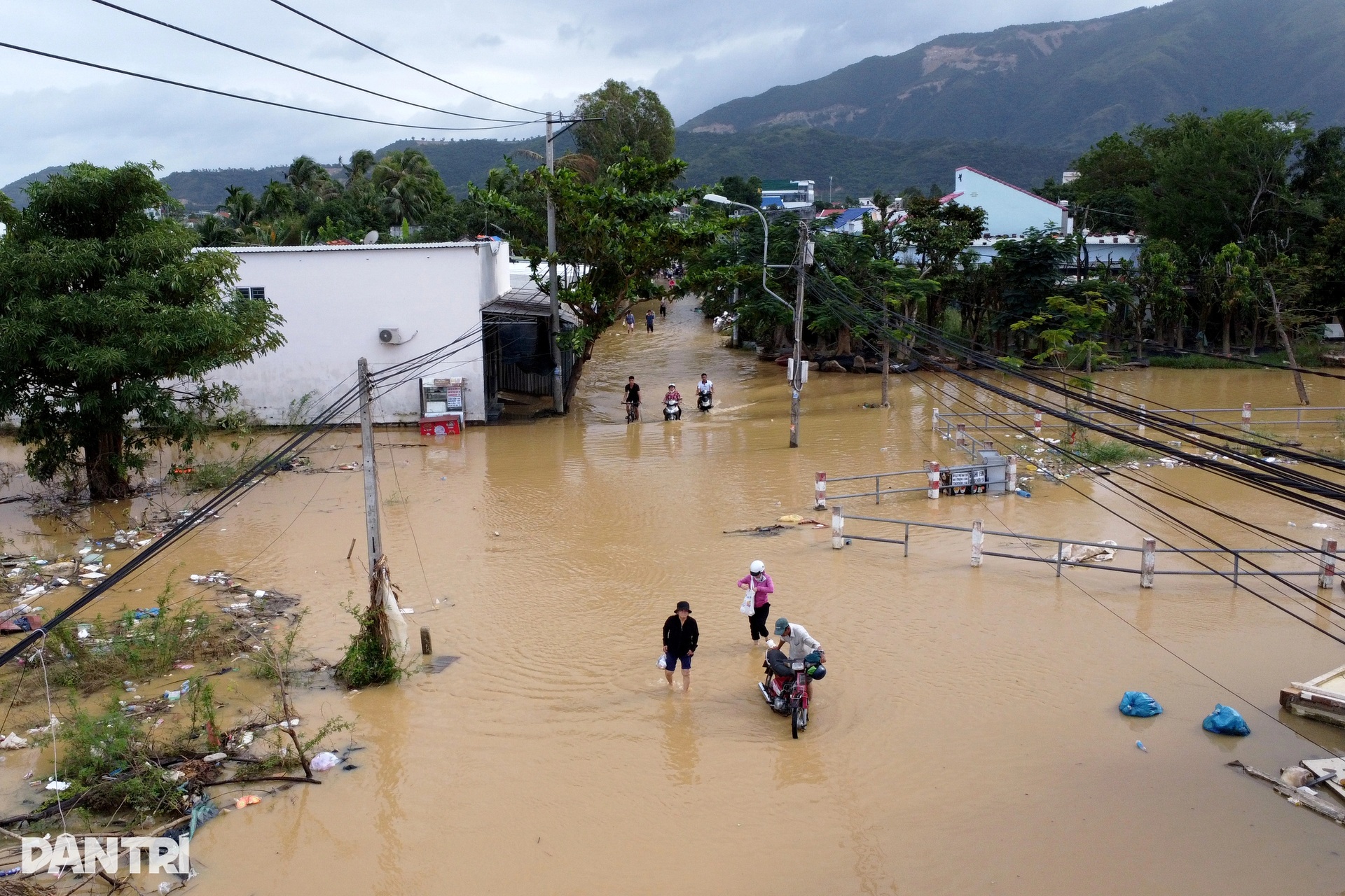 Cách người dân Nha Trang chạy lụt lần thứ 4 - 2
