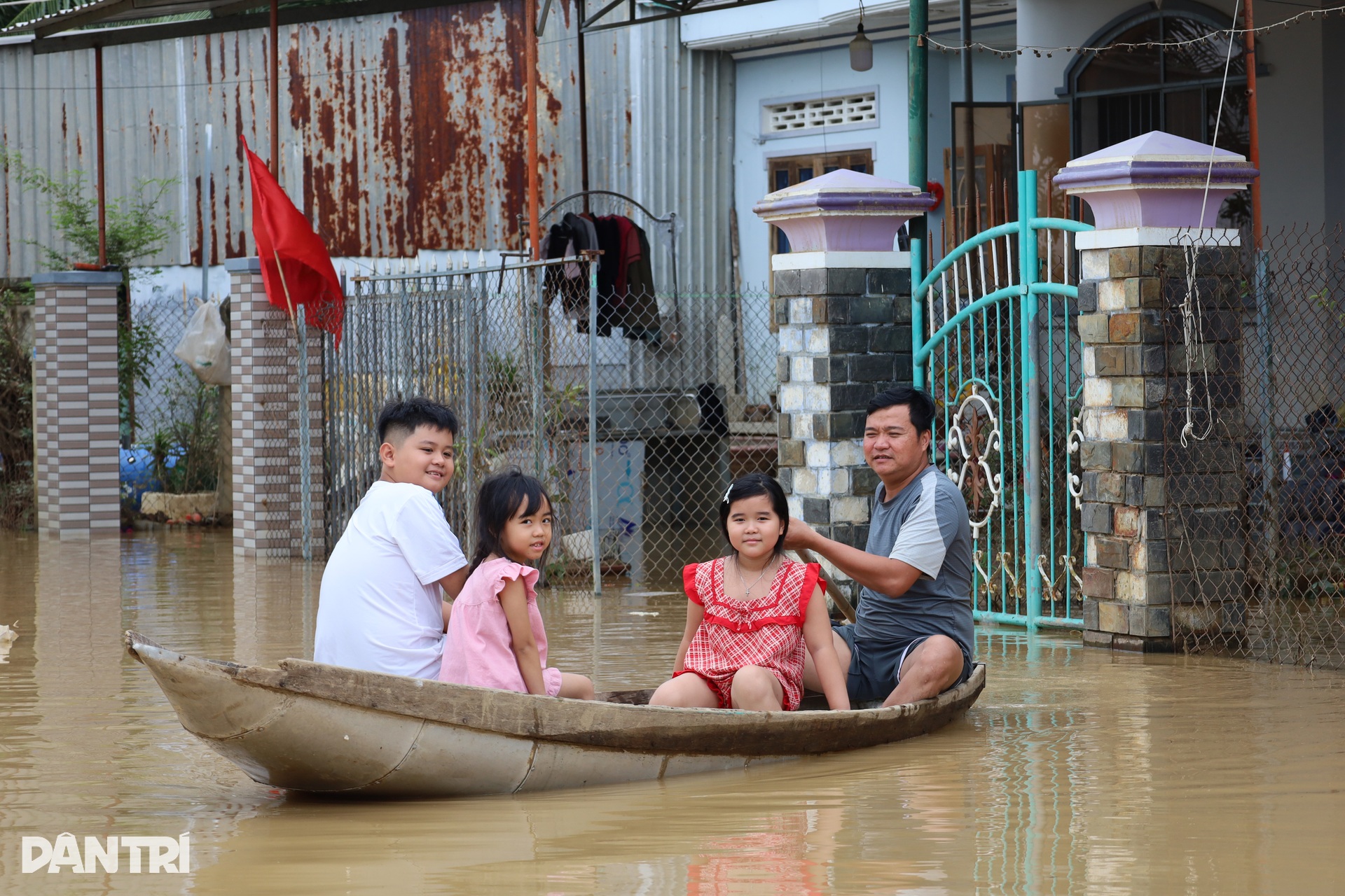 Cách người dân Nha Trang chạy lụt lần thứ 4 - 6