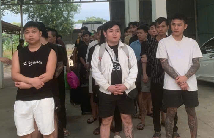 Công an Việt Nam phối hợp công an Campuchia bắt nhóm lừa đảo lớn giả mạo Vingroup, Doji 4 Công an Việt Nam phối hợp công an Campuchia bắt nhóm lừa đảo lớn giả mạo Vingroup, Doji - Ảnh 4.